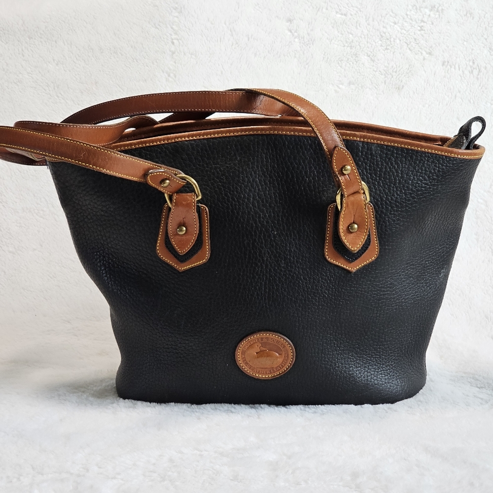 Vintage Dooney and Bourke bucketleather handbag